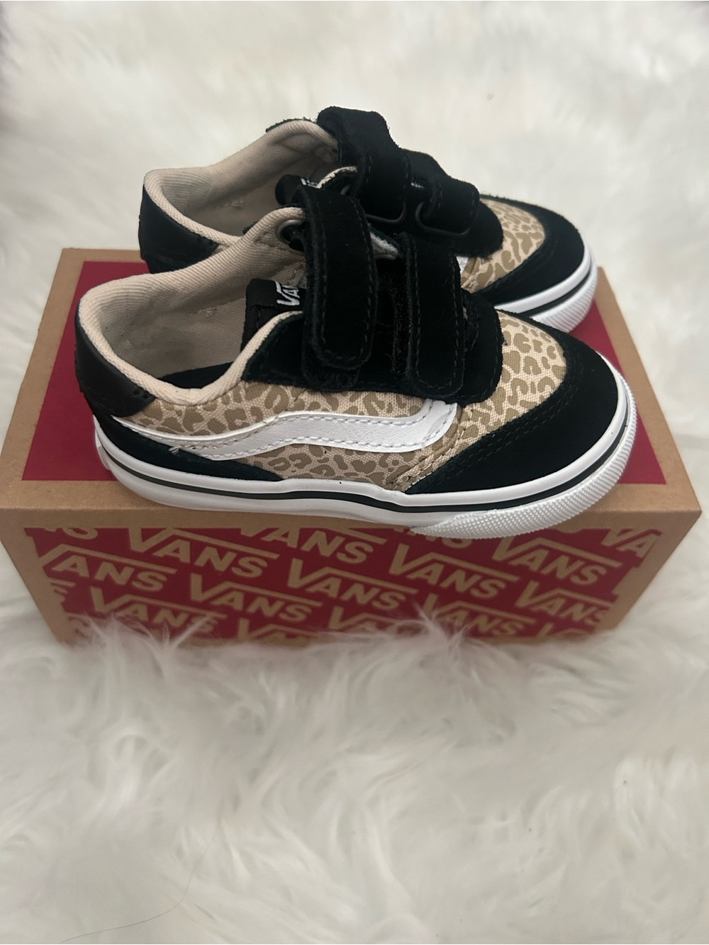 New in box kids leopard print vans size 8